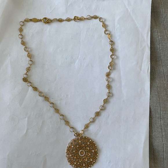Sparkling gold plated necklace - 18 Inch length. - Picture 1 of 3